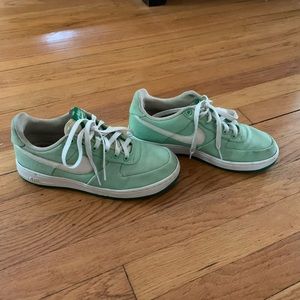 Vintage green Air Force 1